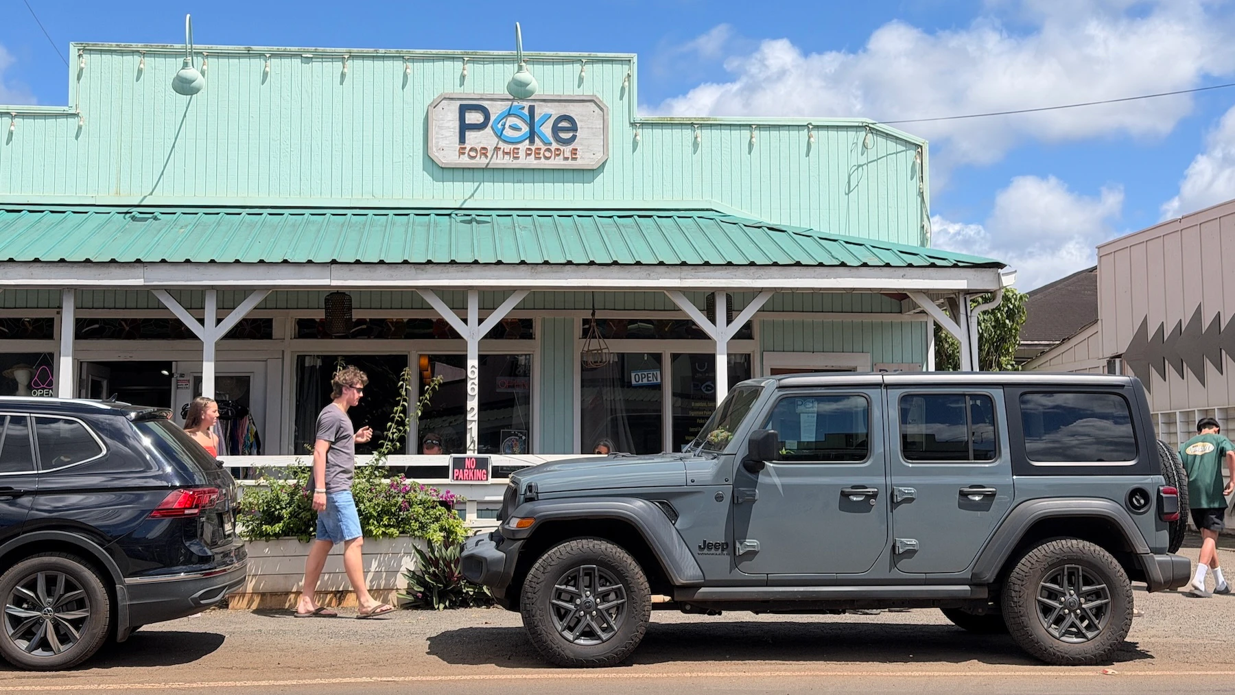 Poke for the People is located across from Storto’s Deli & Sandwich Shoppe and Nalu Health Bar & Café in Haleʻiwa.