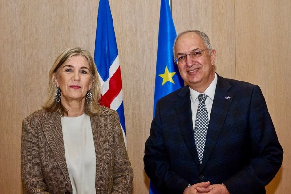 Iceland and EU Bolster Maritime Cooperation in Reykjavík – The Fishing Daily Svandís Svavarsdóttir, the Minister for Fisheries has signed a regulation signed to increase Icelandic capelin quota by 147,280 tonnes An extraordinary capelin season will be a strong driver for Iceland's economy as bumper catches means high income from hunting fees from ships The Icelandic fishing industry has achieved a 35% reduction in oil consumption since 1990, a unique global achievement driven by fleet renewal.