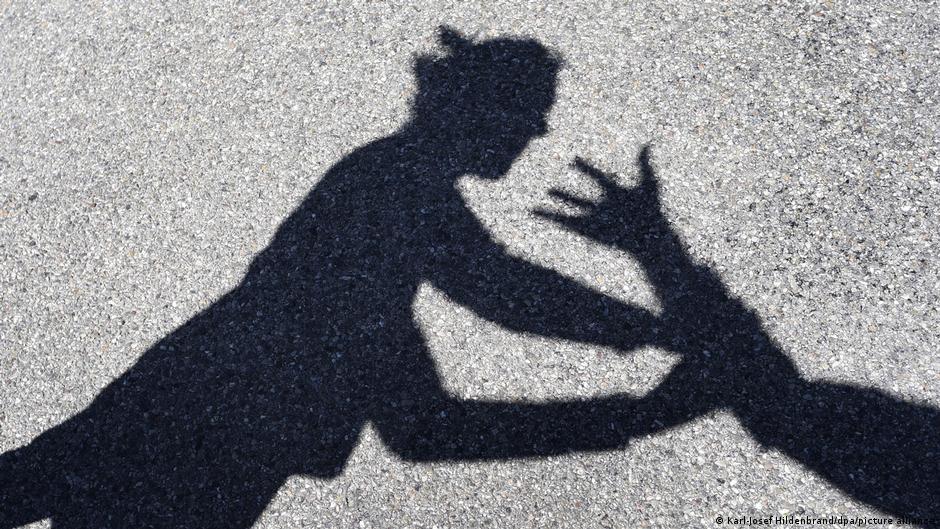 Avoid men, German police association chief tells women