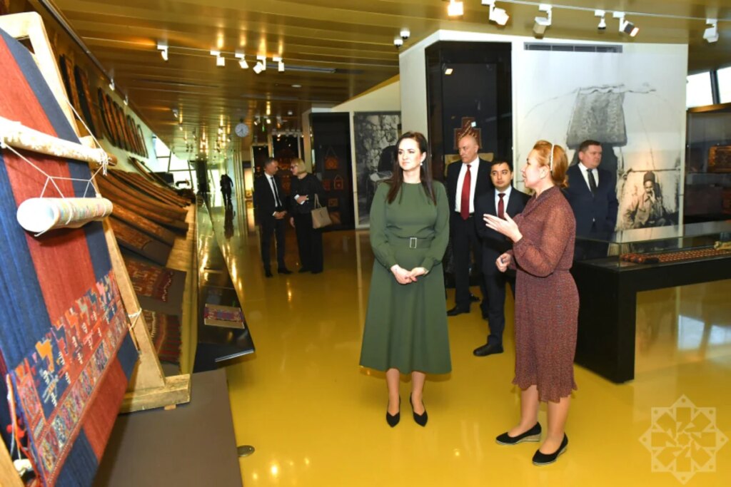 Lithuanian PM Inga Ruginienė tours Azerbaijan National Carpet Museum