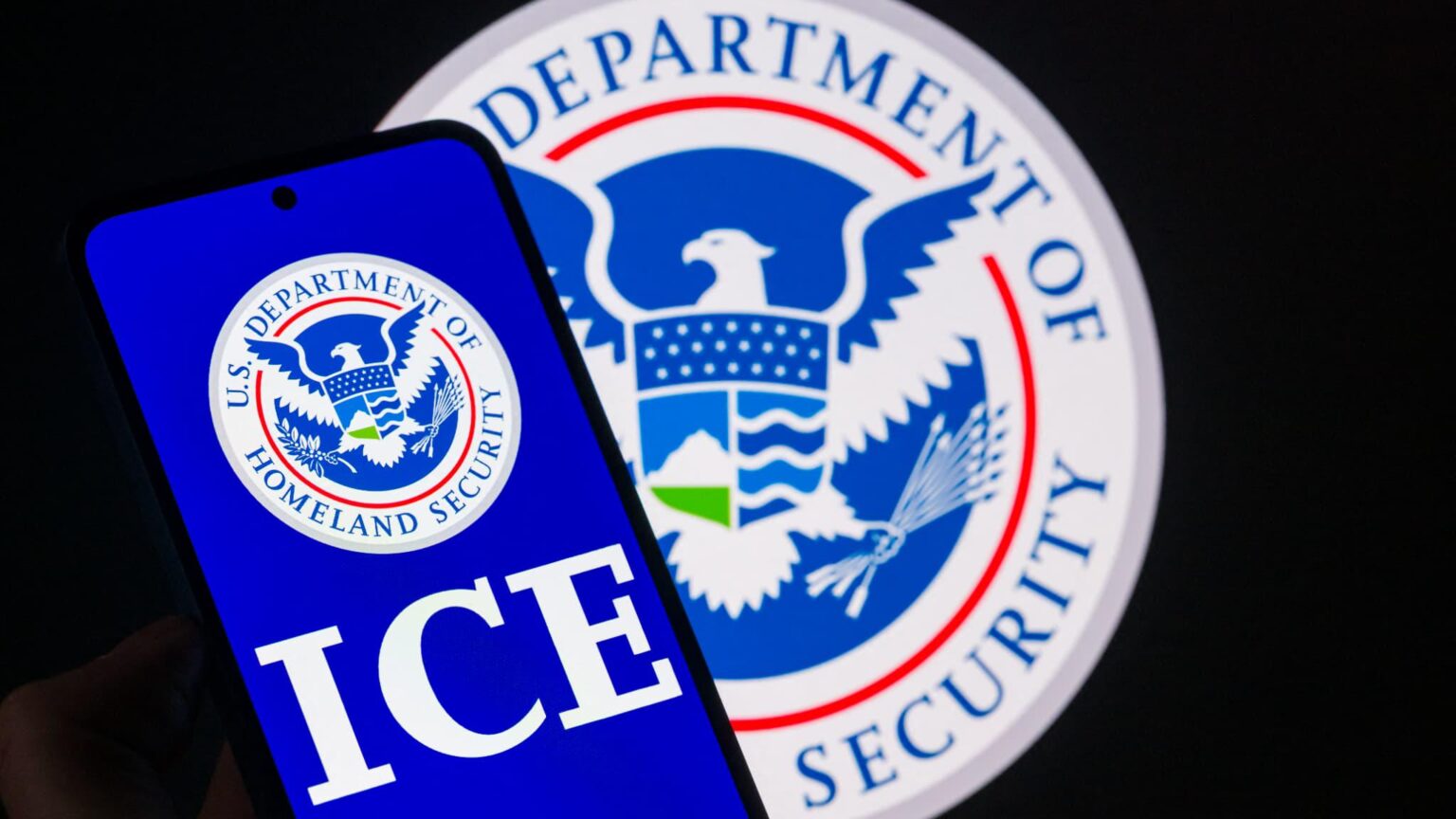Reddit user criticizes ICE: Donald Trump administration seeks to lift his anonymity by summoning the platform before a grand jury