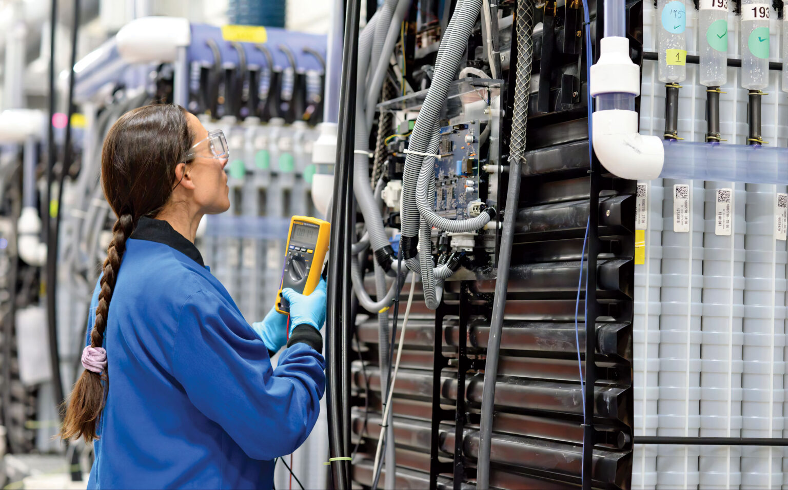 Long-duration batteries are a winner in the AI boom Long-duration batteries are a winner in the AI boom