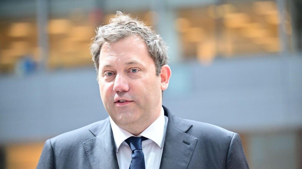 “In the end it will harm Germany”: Klingbeil warns rich people against slowing down the energy transition