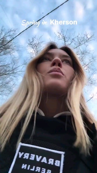 Ukrainian civilian filmed a Russian FPV drone looking for a target in Kherson. The Russians continue to terrorize the population with drone strikes on civilians and civilian infrastructure. Posted 11.04.2026