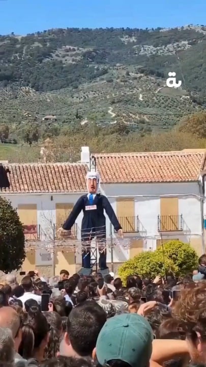 Netanyahu effigy burned at a "Burning of Judas" ritual in Spain on Easter Sunday