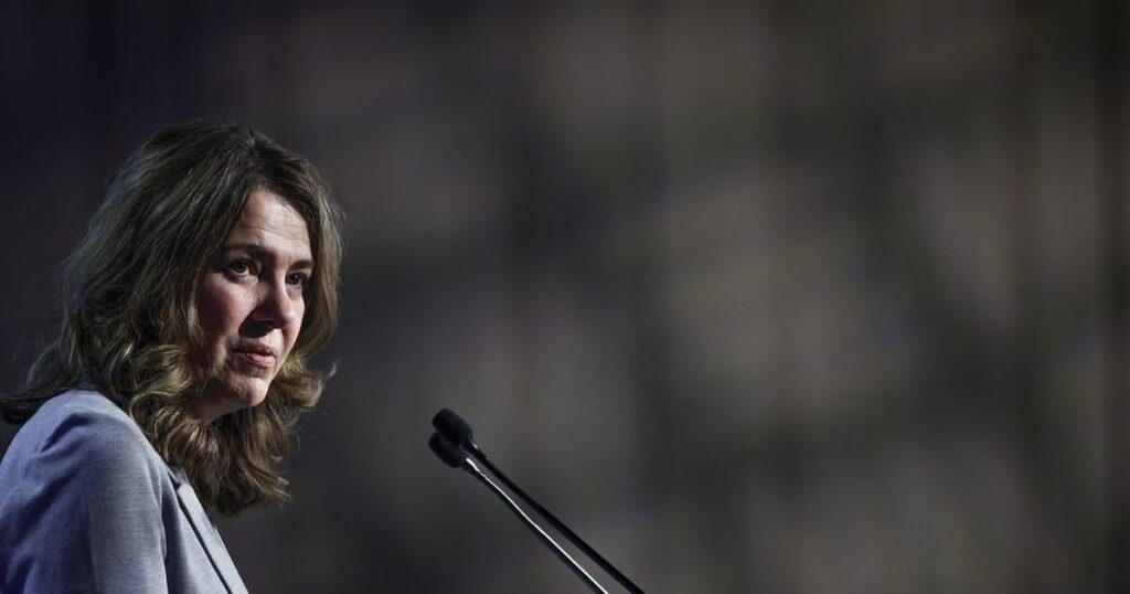 Danielle Smith defends upcoming government motion to reassess riding boundaries