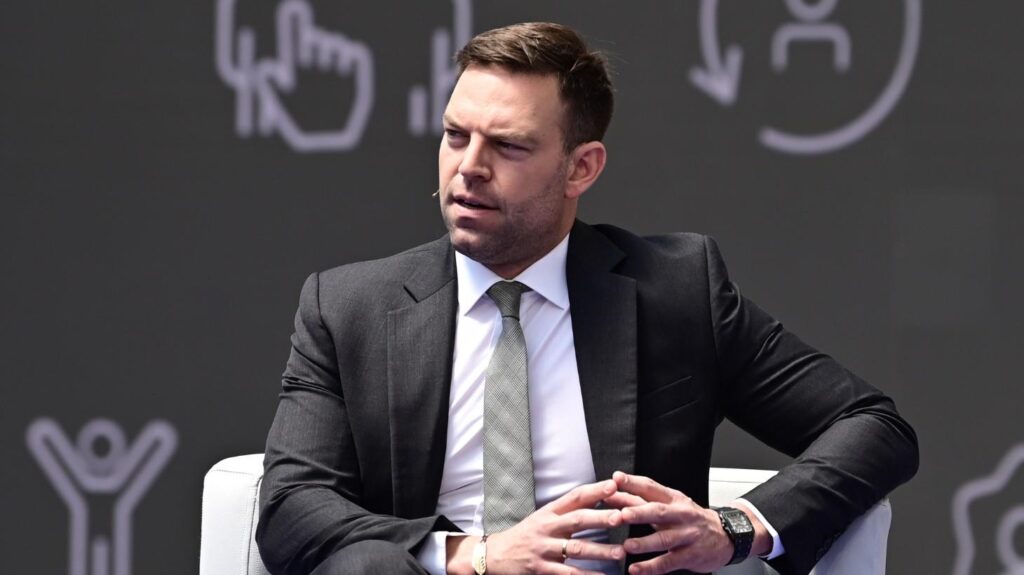 Kasselakis about Lazaridis and his degree... 1992: "How come he studied for 4 years while the laboratory was founded in 1991?"