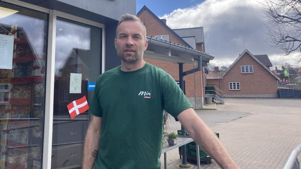 Grocer on call: Shop for a tenner more a week and save your local grocer