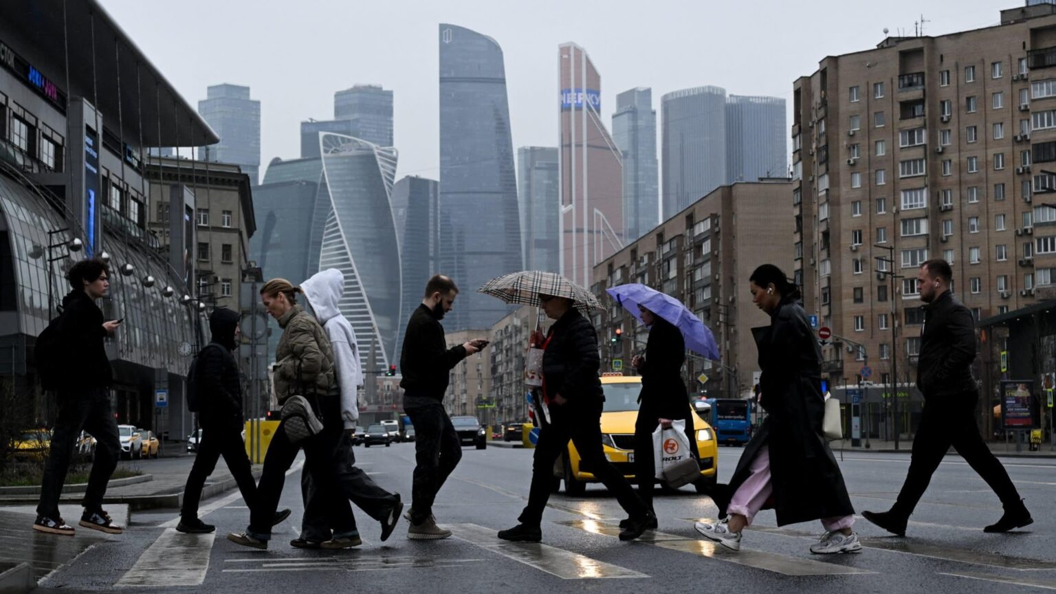 Financial Times: According to Swedish intelligence, Russia is systematically manipulating its economic data. Deficit underestimated by $30 billion