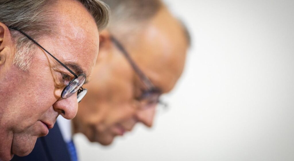 “It didn’t go smoothly”: How the mishap over the military service law came about | A serious encroachment on fundamental rights ended up in the new military service law unnoticed. CORRECTIV reconstructs how this could have happened.