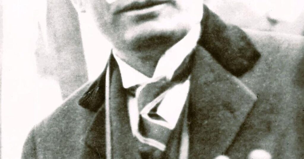 7 April 1926 (100 years ago): Violet Gibson shoots Mussolini in the face, who at that moment turns and grazes him in the nose