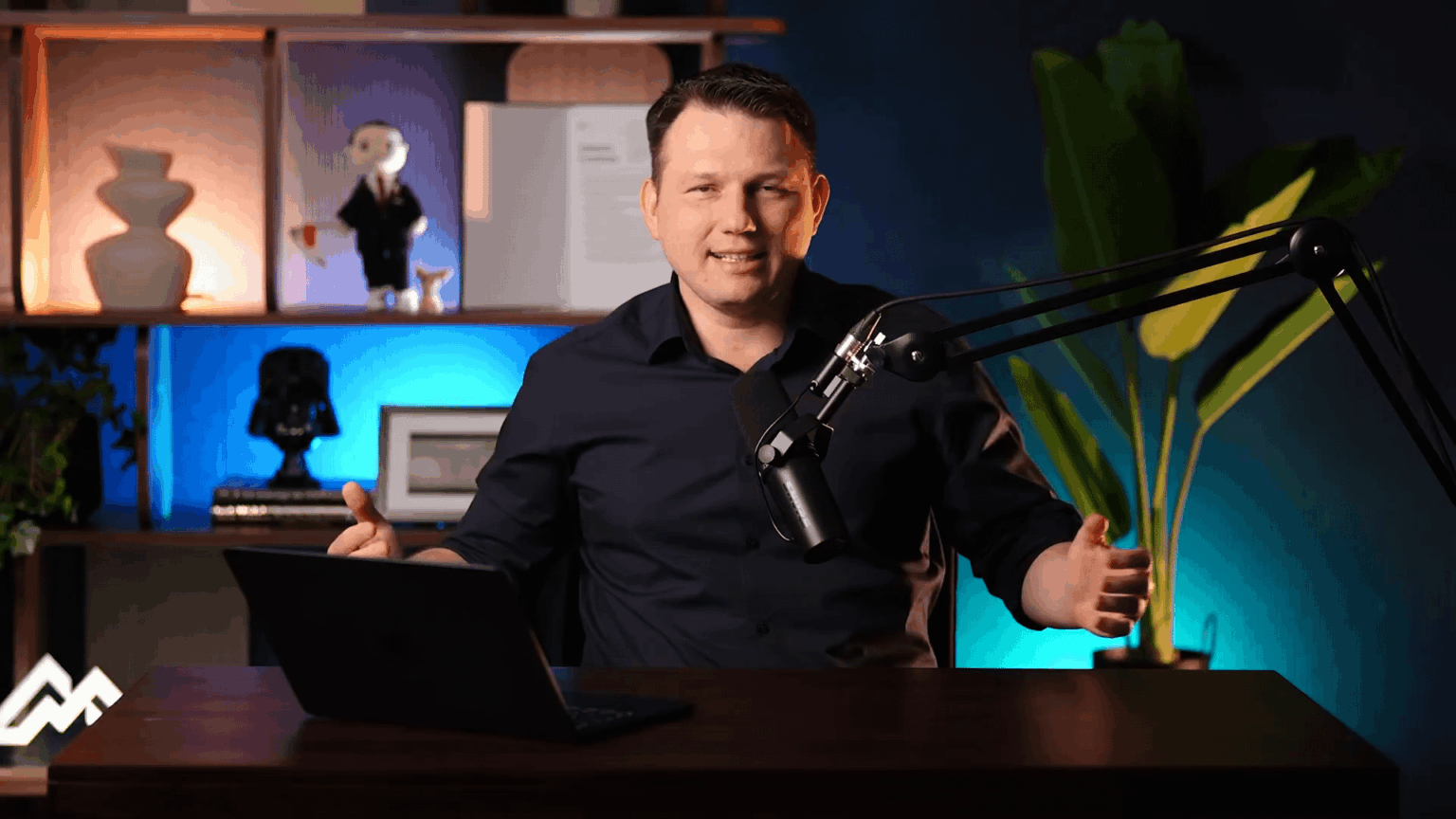 Mentzen criticizes PiS for going to Hungary to support Orban. Mentzen does not mention that his party colleagues: Bosak and Wipler also went there.