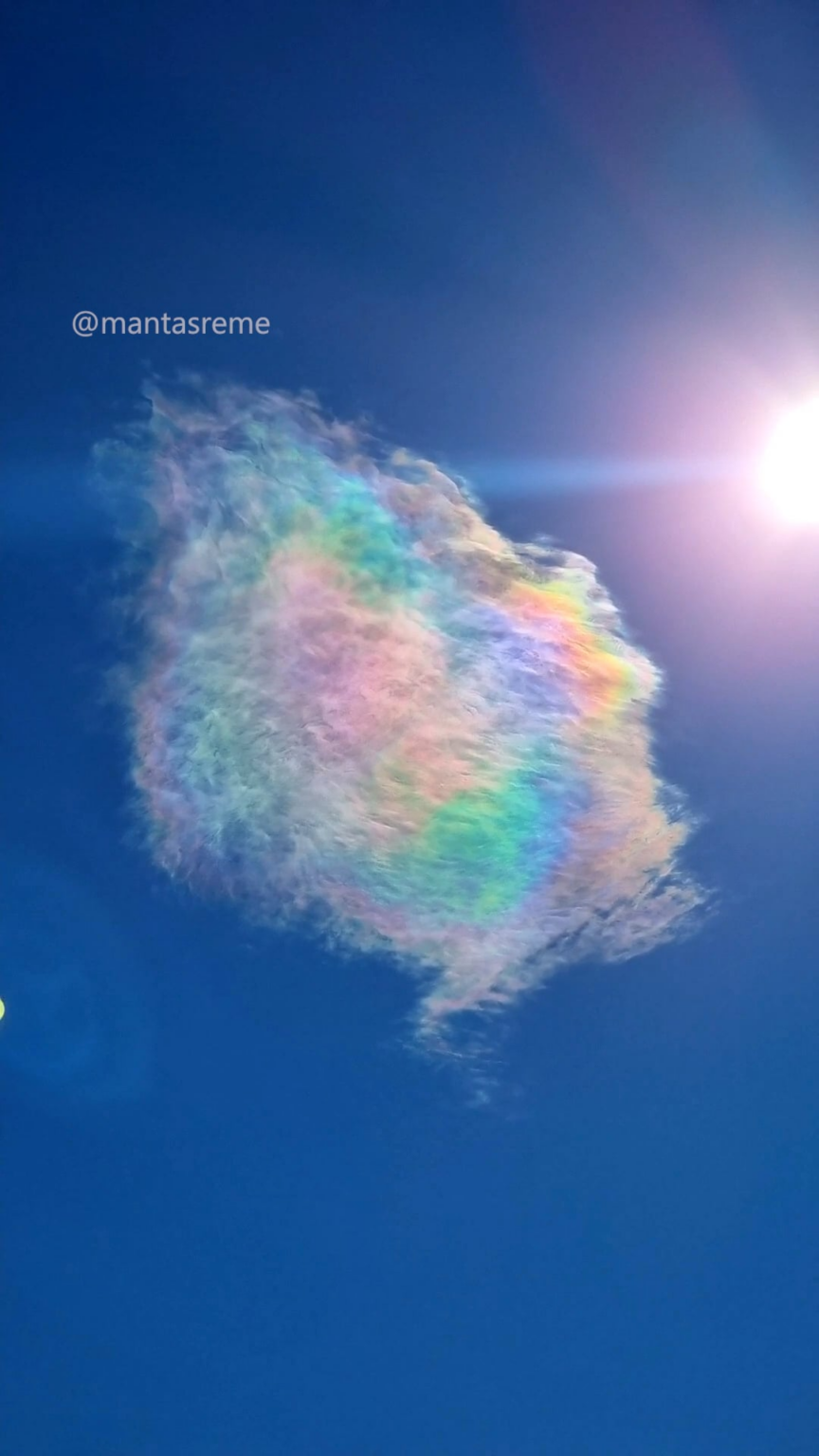 Iridescent cloud near Valencia 🌈