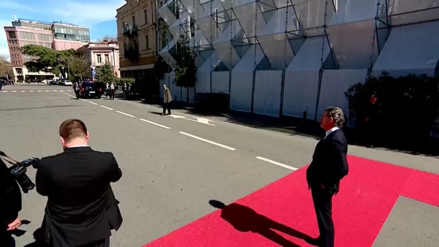 Azerbaijani President Ilham Aliyev and First Lady Mehriban Aliyeva arrive in Tbilisi for state visit, set to meet Georgian leaders on regional partnership and energy