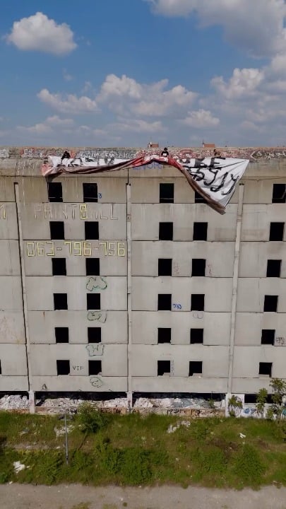 Students win, Aco thieves - by Zemunci