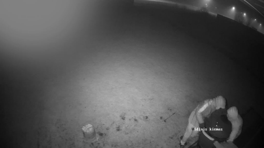 In Šiauliai, thieves took out a barbecue at night