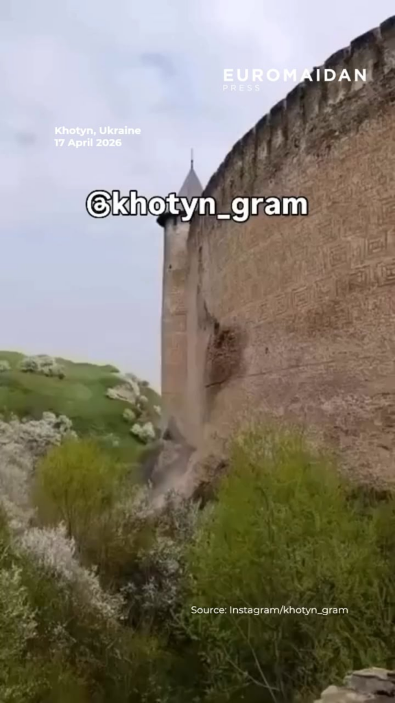 The fortress of Hotin is collapsing