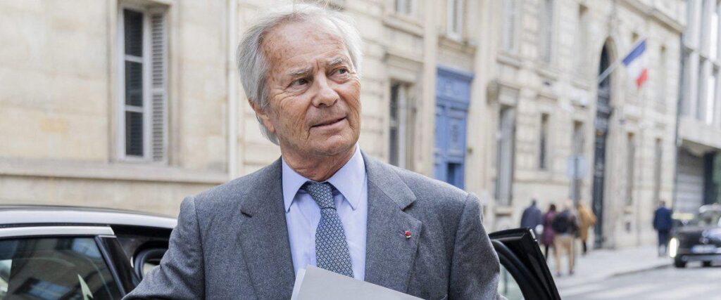 Hard blow for Vincent Bolloré: 115 writers suddenly leave his publishing house