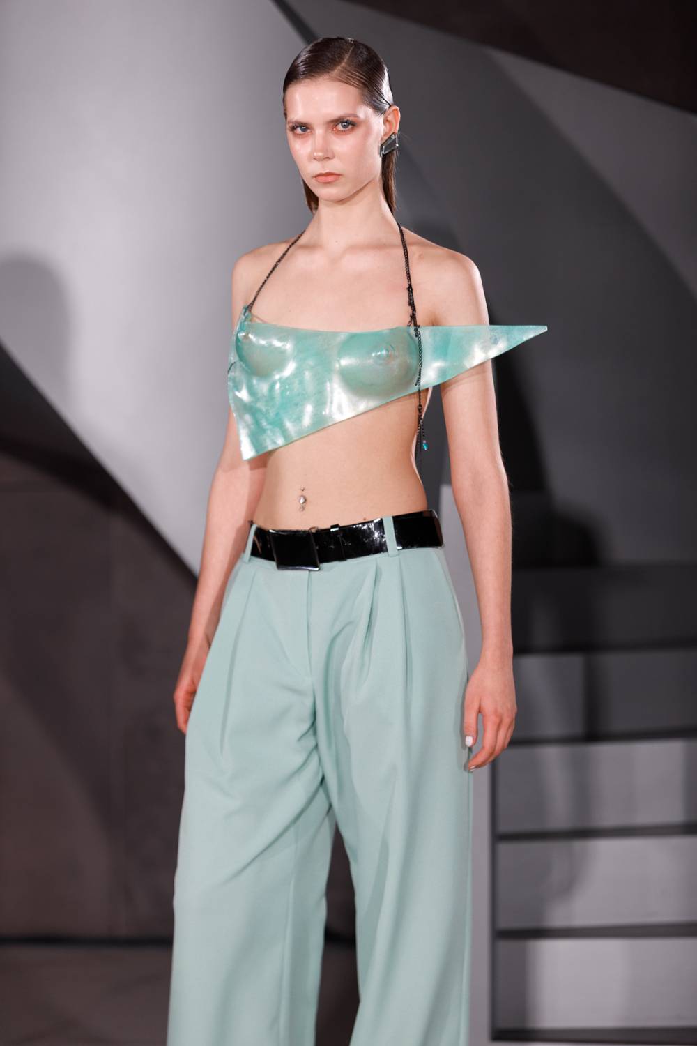 Un look della collezione fall winter 27 di Laura Daili Un look della collezione fall winter 27 di Laura Daili