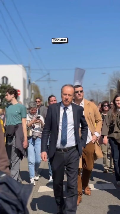 "President" who is allowed among the people.