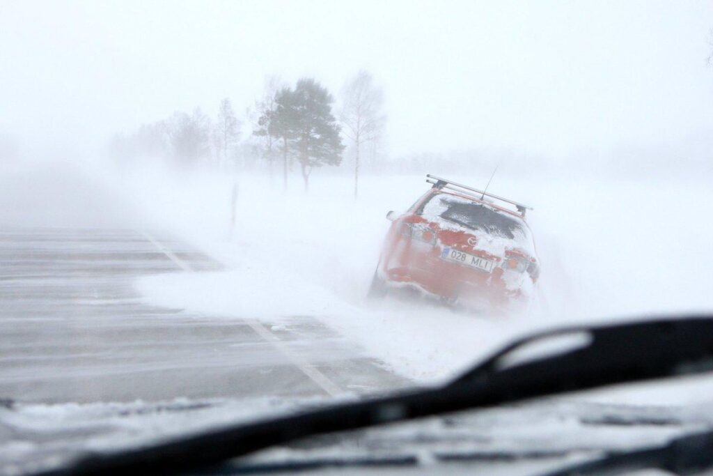 Storm warning! At the weekend, the wind will blow up to 28 m/s, snow and sleet will make the road conditions dangerous Storm warning! At the weekend, the wind will blow up to 28 m/s, snow and sleet will make the road conditions dangerous