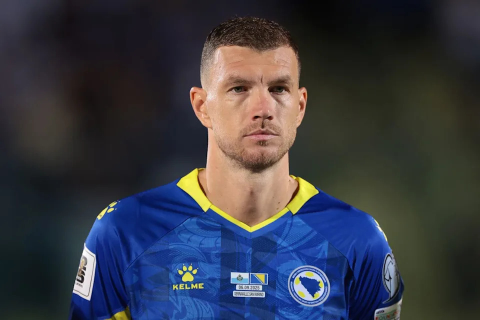  SAN MARINO, SAN MARINO - SEPTEMBER 06: Edin Dzeko of Bosnia and Herzegovina looks on during the line up prior to the FIFA World Cup 2026 qualifier match between San Marino and Bosnia and Herzegovina at  on September 06, 2025 in San Marino, San Marino. (Photo by Jonathan Moscrop/Getty Images). 