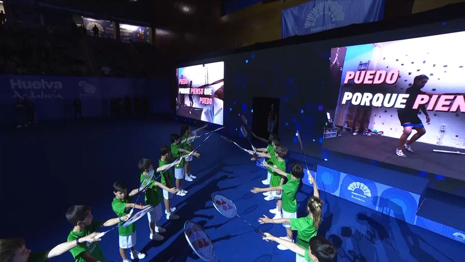 Carolina Marín's inconsolable tears in her goodbye to badminton