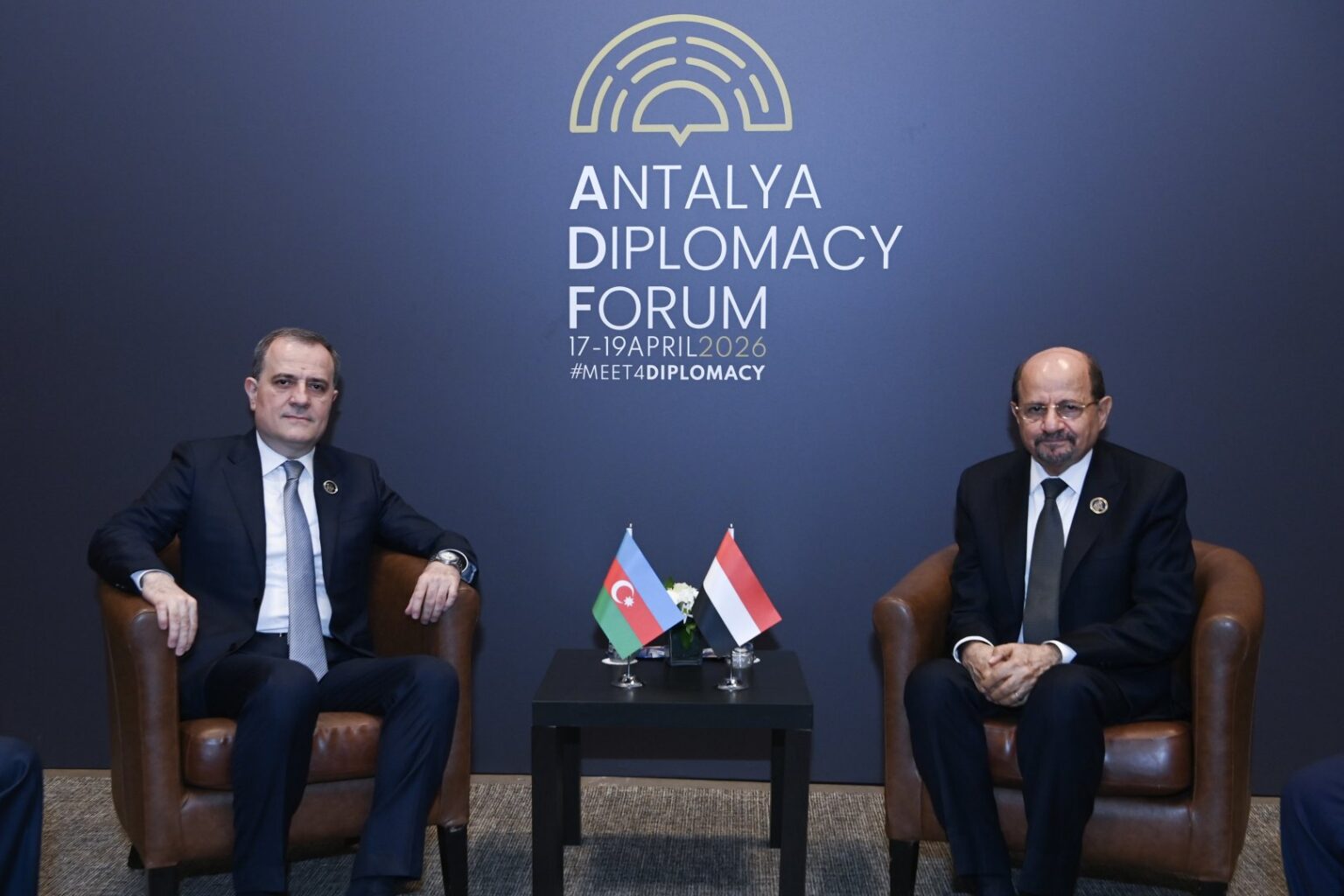 Azerbaijani FM discusses regional security issues with Prime Minister of Yemen (PHOTO)