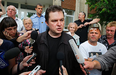 Belarus frees journalist Andrzej Poczobut Belarus frees journalist Andrzej Poczobut