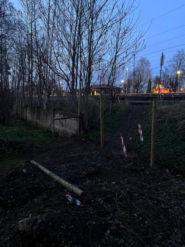 Apparently, the fence does not stop the Latvians