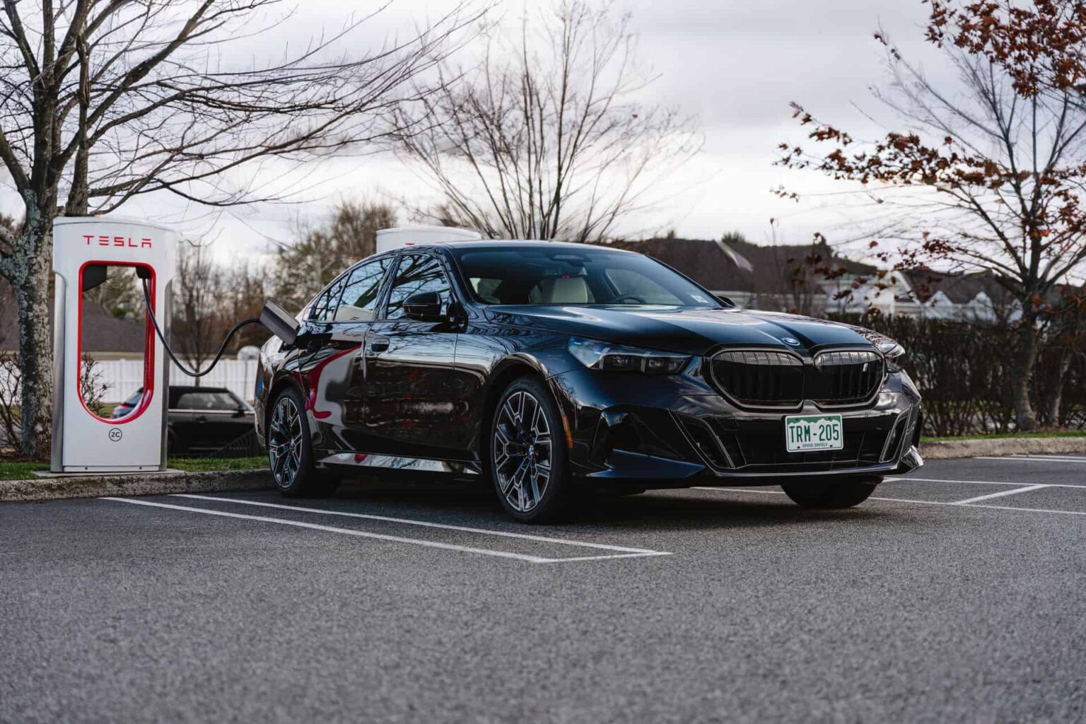 BMW TESLA CHARGING 02