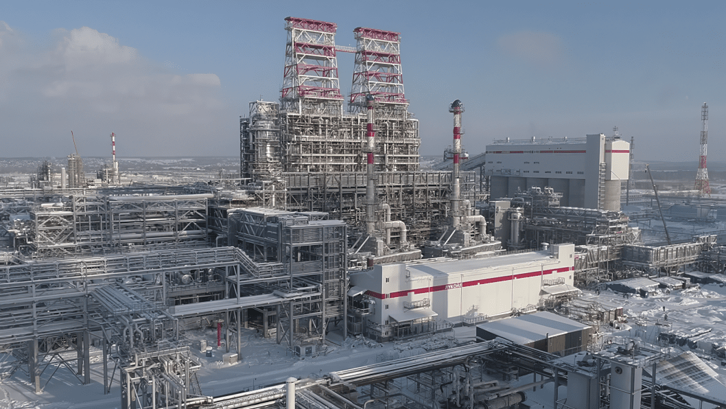 Ukrainian Drones Strike Russian Fuel Infrastructure at Primorsk Port and Kstovo Oil Refinery