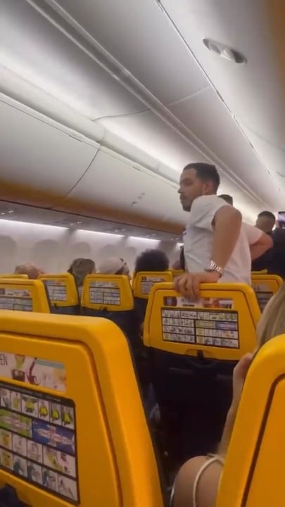 Passengers from England to Spain detained in France