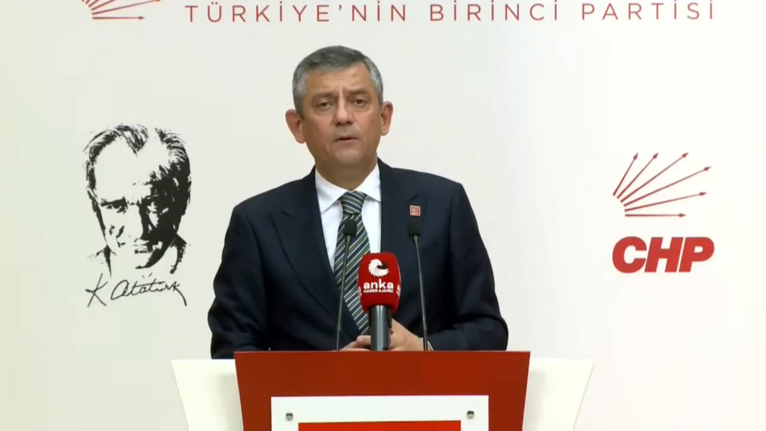 Özgür Özel said that Erdoğan came to power with the help of the USA and remained in power with the help of the USA, and explained that the USA decided to change the Republican Regime in this way.