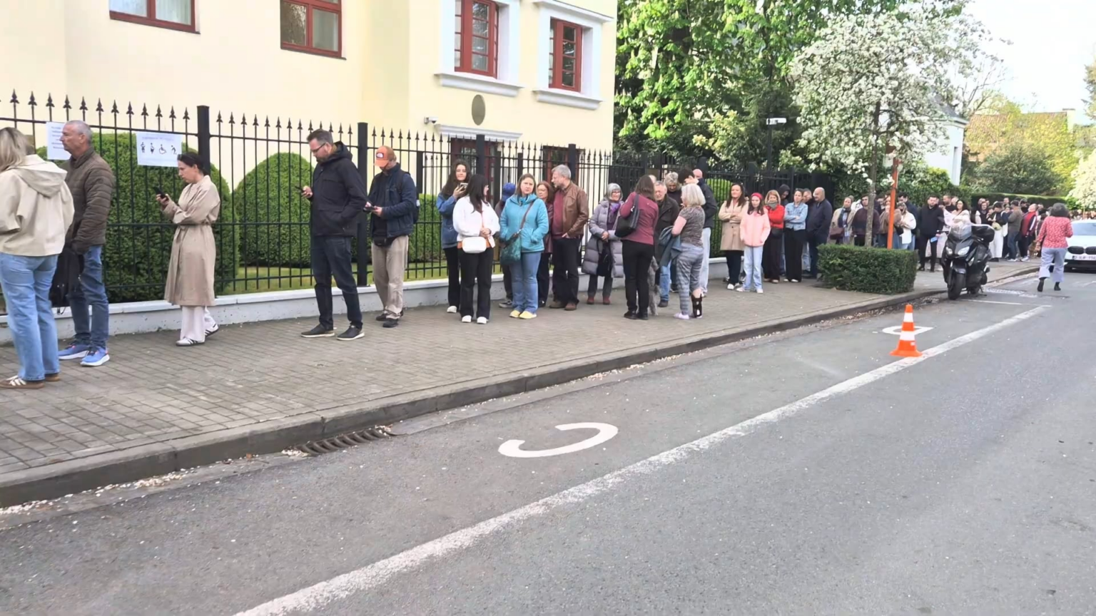 Long lines in Brussels today: Hungarians vote in historic elections