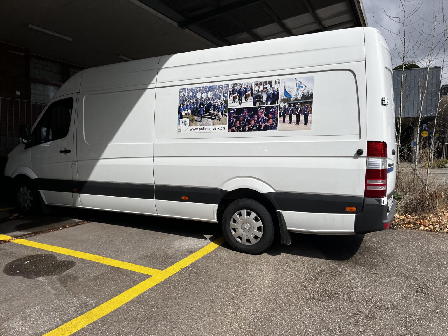 Do you think anyone dares to fine this fine parking job?