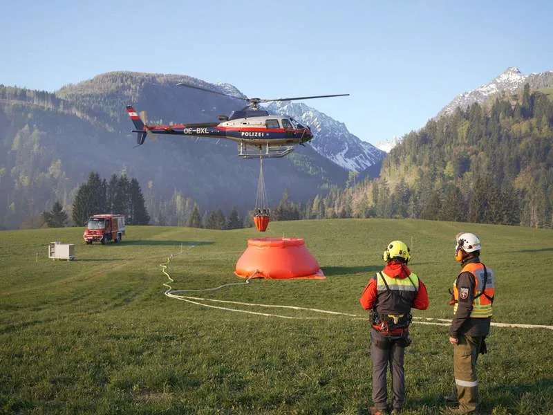 Firefighters are deployed at the scene of a forest fire in Carinthia's Lesachtal valley. Firefighters are struggling to bring a major forest fire under control that broke out in southern Austria earlier this week, with the flames now engulfing the equivalent of about 150 football pitches, the fire brigade said on Saturday. Lm Matthias Warmuth/APA/dpa