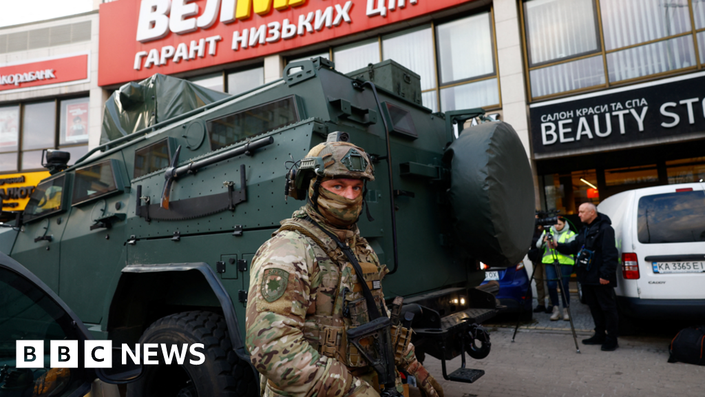 At least two dead as gunman opens fire and takes hostages in Kyiv - BBC