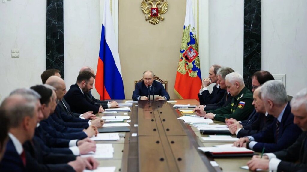 Russian officials acknowledge heavy losses from Western sanctions but Putin not informed – Latvian intelligenc Russian officials acknowledge heavy losses from Western sanctions but Putin not informed – Latvian intelligenc