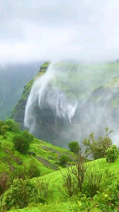 Reverse waterfall🌊 of western ghat, Naneghat, Maharashtra