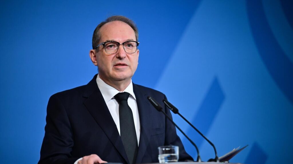 Dobrindt criticizes cannabis report - scientists “disappointed”