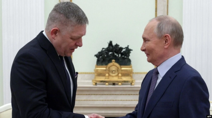 Slovak PM complains Lithuania and Latvia will block his flight to Moscow for 9 May parade