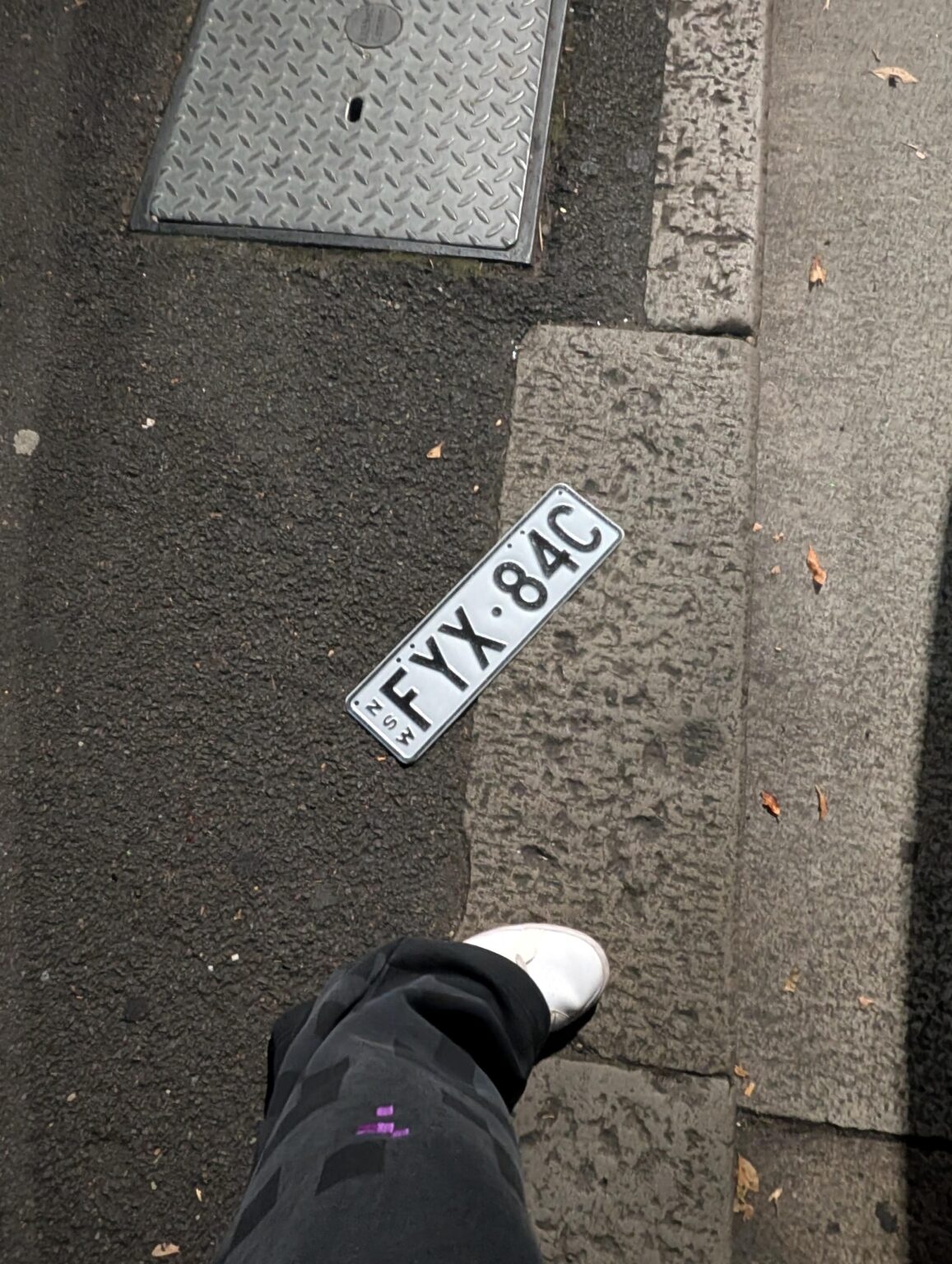 Free number plate on Kent St