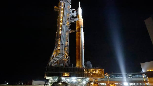 4 astronauts set to orbit the moon. What will they eat? How will they sleep? Go to the toilet? | CBC News