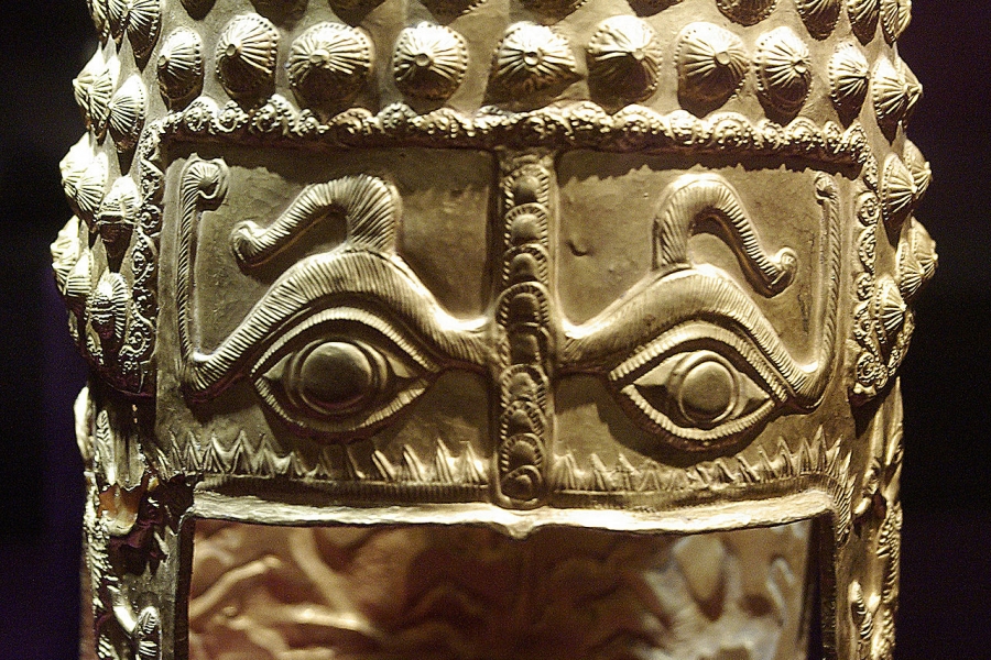 Golden Dacian helmet, a Romanian national relic, stolen a year ago from a museum, found in the Netherlands