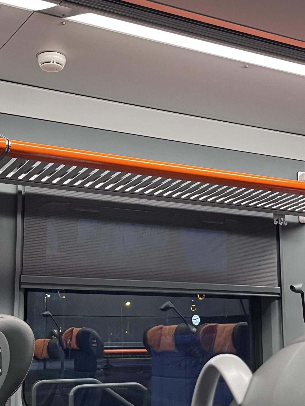 Elron and blinds on trains