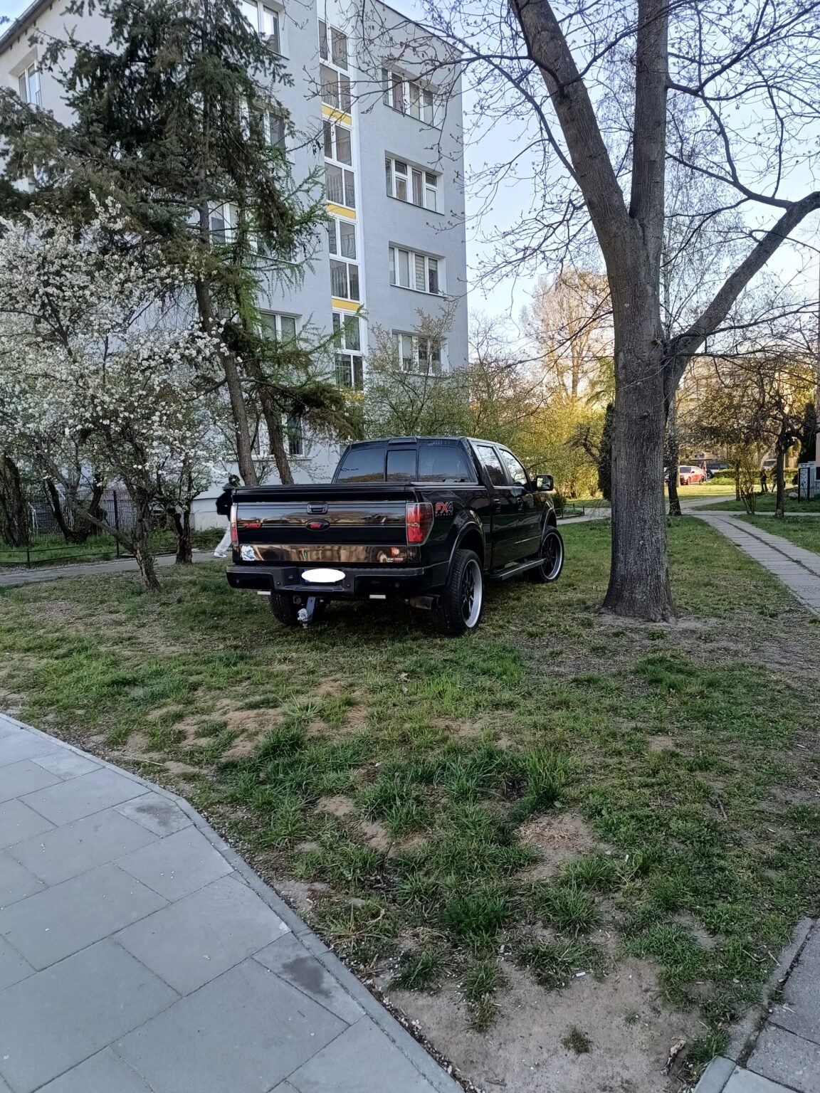 Applause for the sheriff from Warsaw