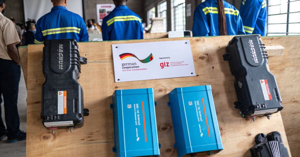 Survey: Germans overestimate spending on development cooperation • Table.Briefings