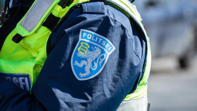 The capo suspects the policeman of taking a bribe