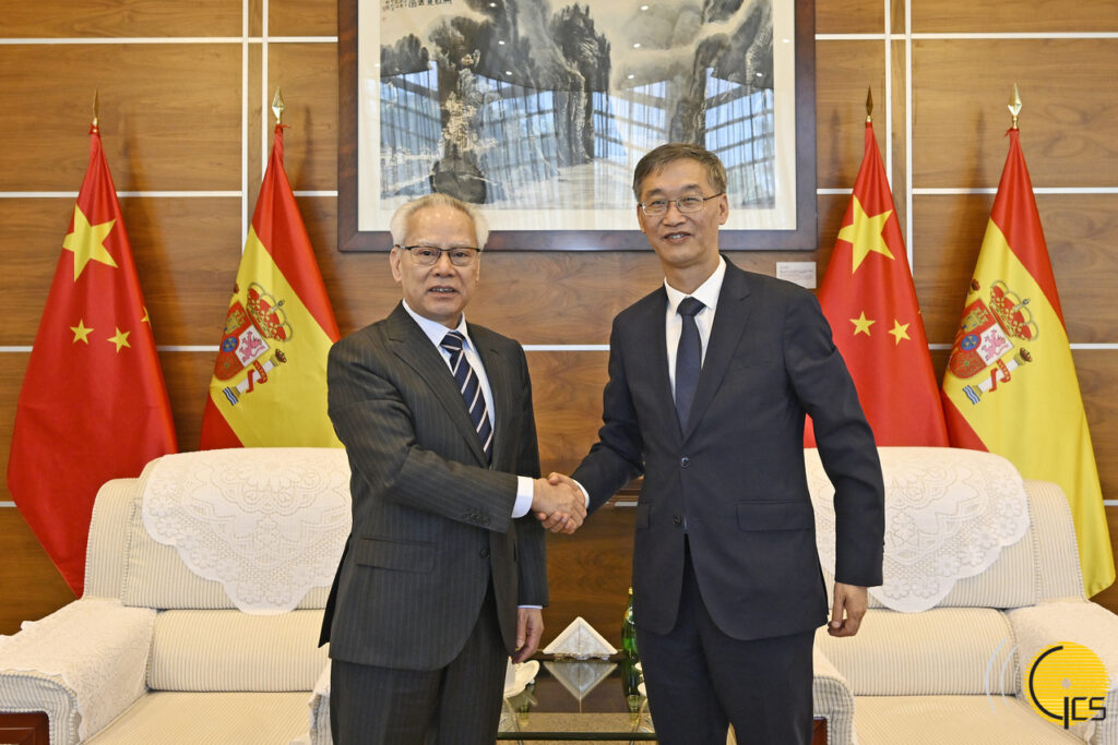 The Chief Executive, Mr Sam Hou Fai, meets with the Chinese Ambassador to Spain and Andorra, Mr Yao Jing, in Madrid, Spain.